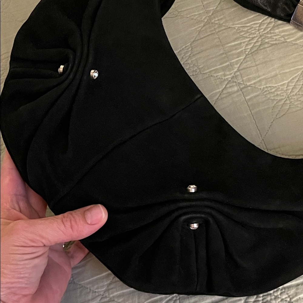 YVES SAINT LAURENT Mombasa hobo bag in black suede w/ Diamond studs & Ruching - Picture 3 of 16